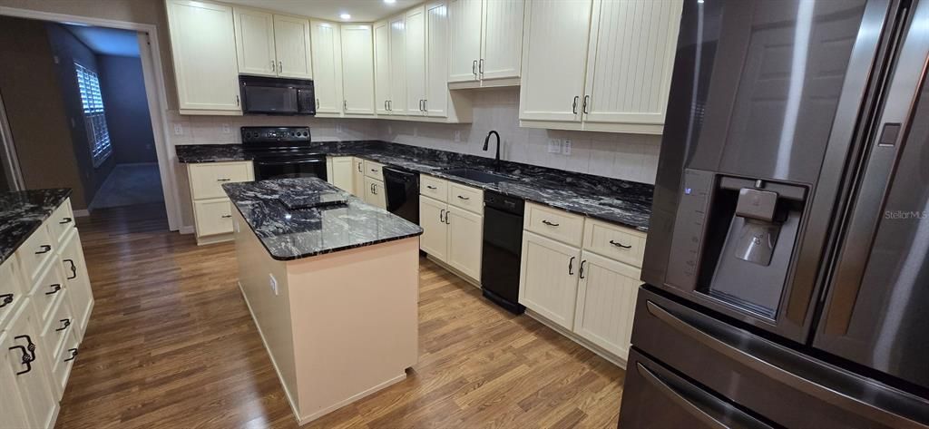 For Rent: $2,400 (3 beds, 2 baths, 2892 Square Feet)