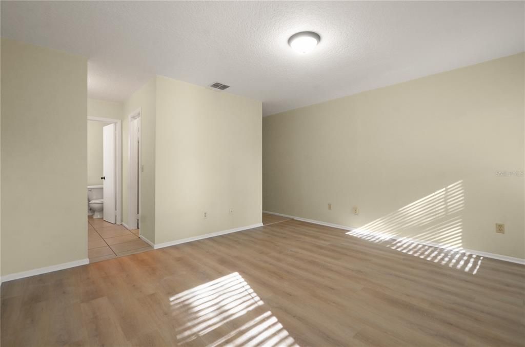 Active With Contract: $390,000 (3 beds, 2 baths, 1540 Square Feet)