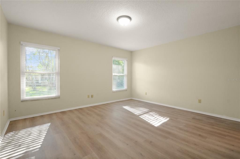 Active With Contract: $390,000 (3 beds, 2 baths, 1540 Square Feet)