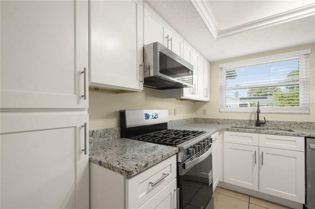 Active With Contract: $390,000 (3 beds, 2 baths, 1540 Square Feet)