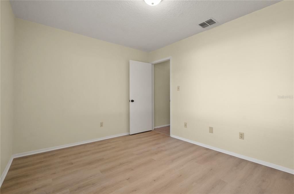 Active With Contract: $390,000 (3 beds, 2 baths, 1540 Square Feet)