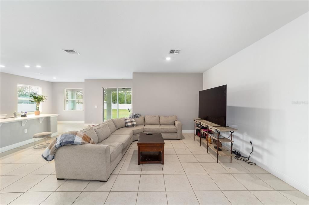 For Rent: $2,500 (4 beds, 3 baths, 2381 Square Feet)