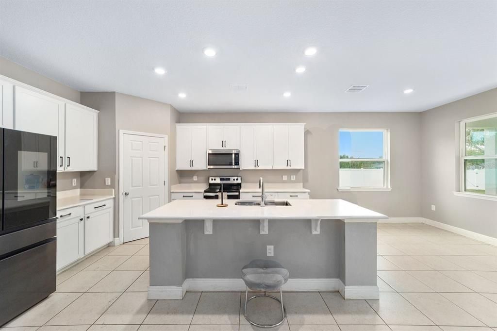 For Rent: $2,500 (4 beds, 3 baths, 2381 Square Feet)