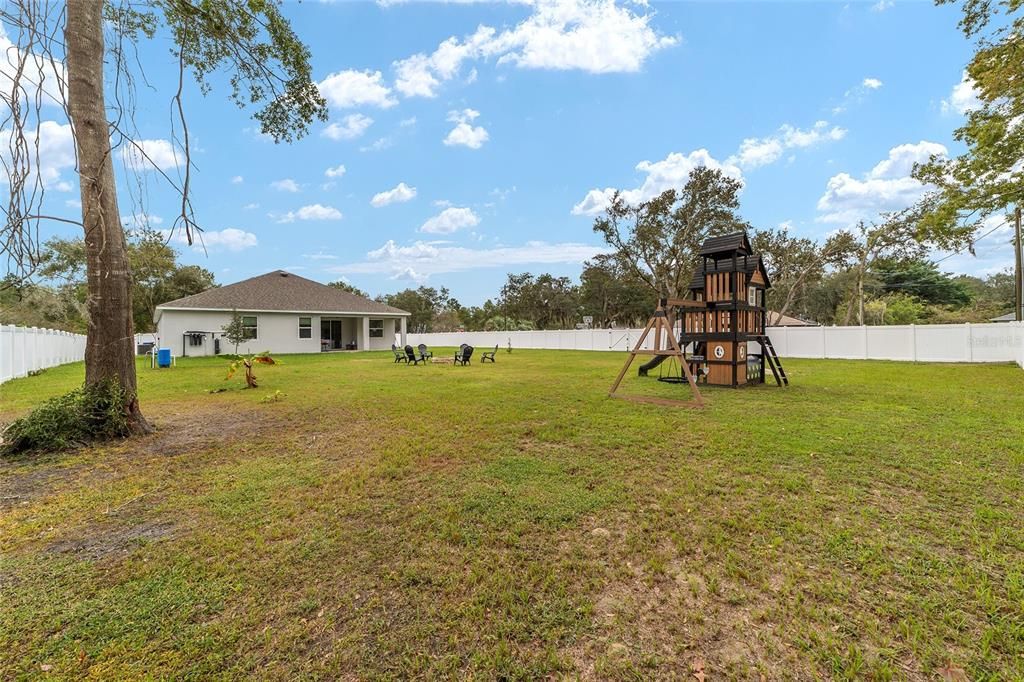 For Rent: $2,500 (4 beds, 3 baths, 2381 Square Feet)