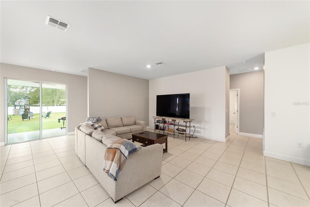 For Rent: $2,500 (4 beds, 3 baths, 2381 Square Feet)