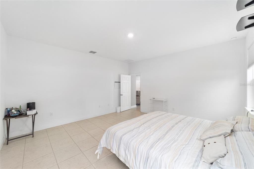 For Rent: $2,500 (4 beds, 3 baths, 2381 Square Feet)