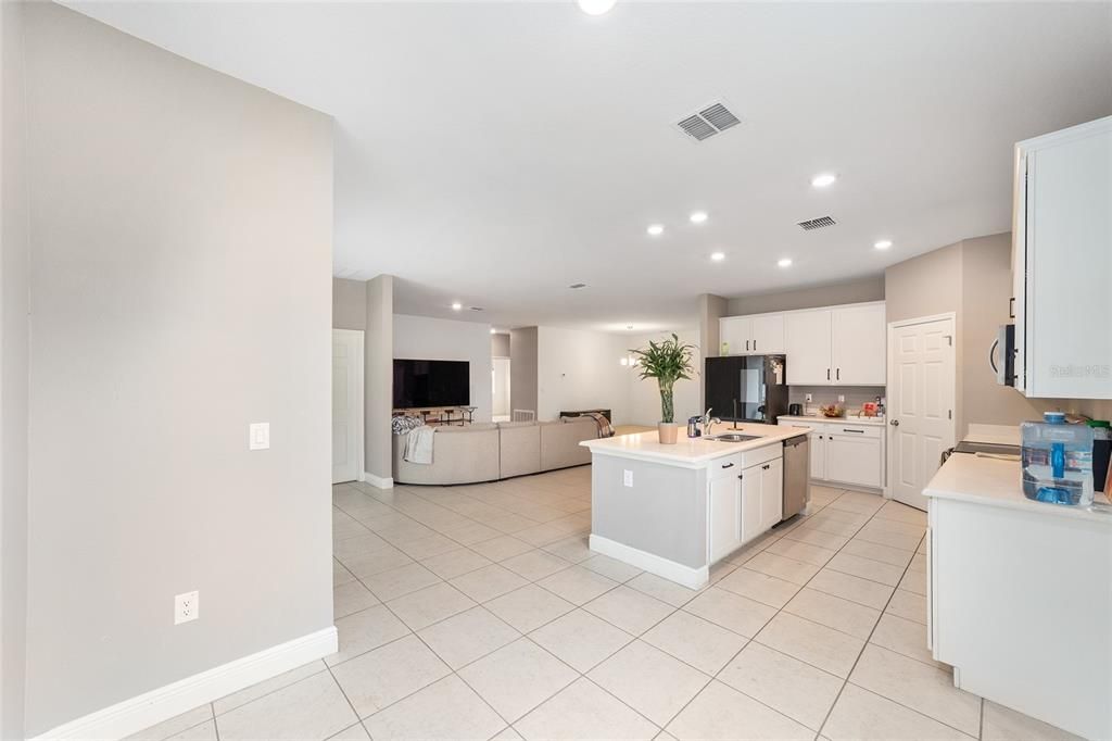 For Rent: $2,500 (4 beds, 3 baths, 2381 Square Feet)