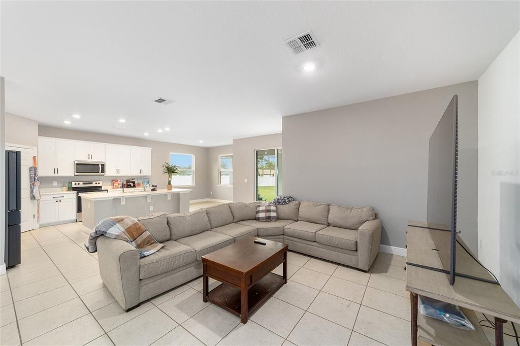 For Rent: $2,500 (4 beds, 3 baths, 2381 Square Feet)