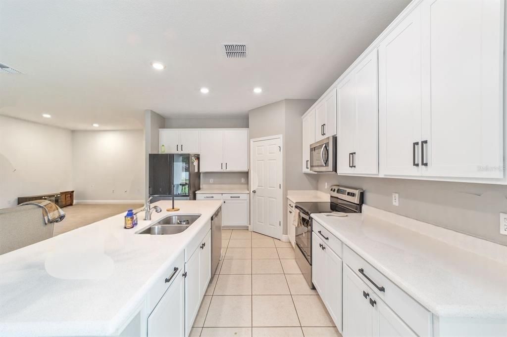 For Rent: $2,500 (4 beds, 3 baths, 2381 Square Feet)