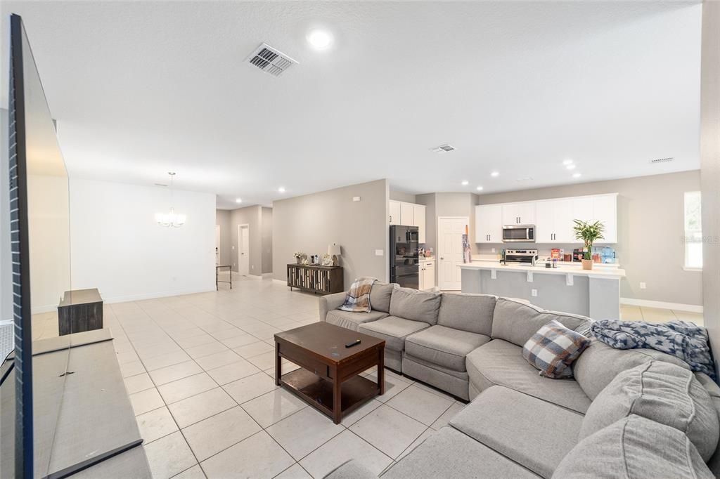 For Rent: $2,500 (4 beds, 3 baths, 2381 Square Feet)