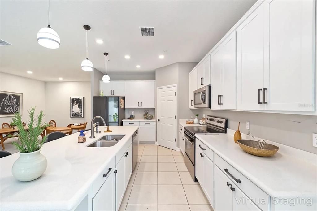 For Rent: $2,500 (4 beds, 3 baths, 2381 Square Feet)