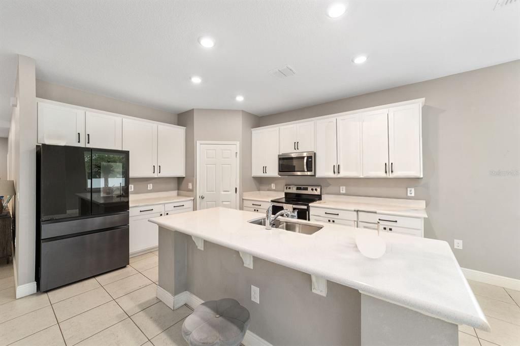 For Rent: $2,500 (4 beds, 3 baths, 2381 Square Feet)