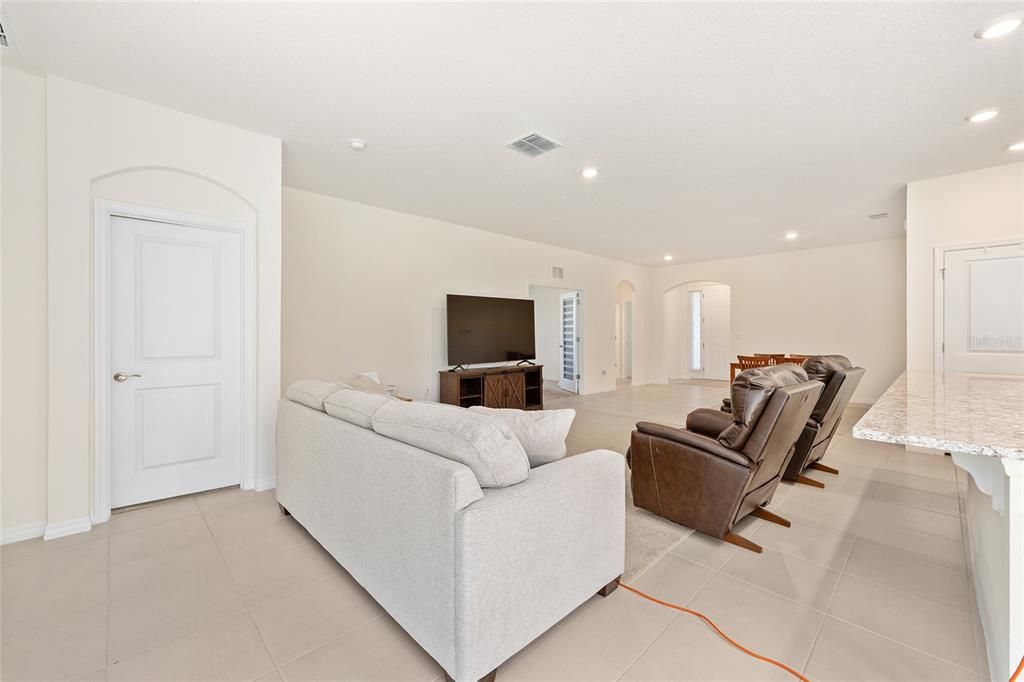 For Sale: $309,990 (3 beds, 2 baths, 1853 Square Feet)