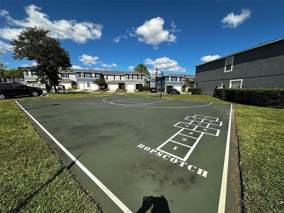 For Sale: $342,900 (3 beds, 2 baths, 1729 Square Feet)