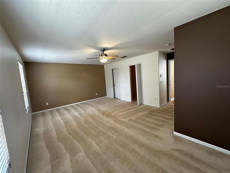 For Sale: $342,900 (3 beds, 2 baths, 1729 Square Feet)