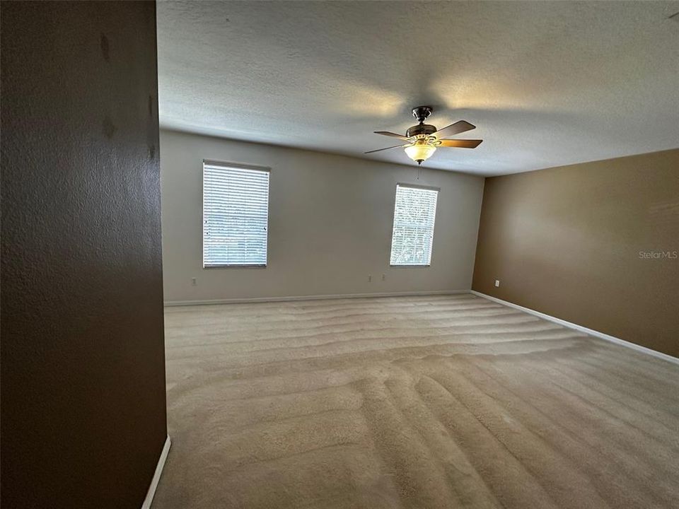 For Sale: $342,900 (3 beds, 2 baths, 1729 Square Feet)