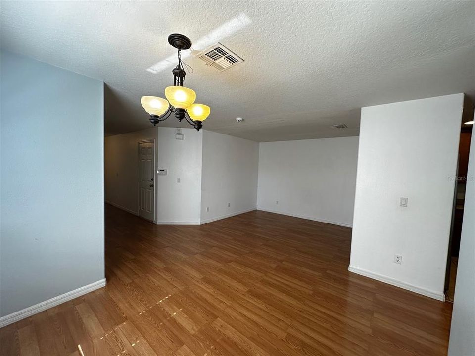 For Sale: $342,900 (3 beds, 2 baths, 1729 Square Feet)