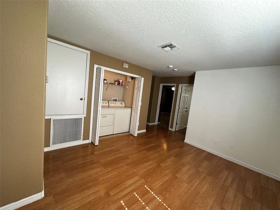 For Sale: $342,900 (3 beds, 2 baths, 1729 Square Feet)