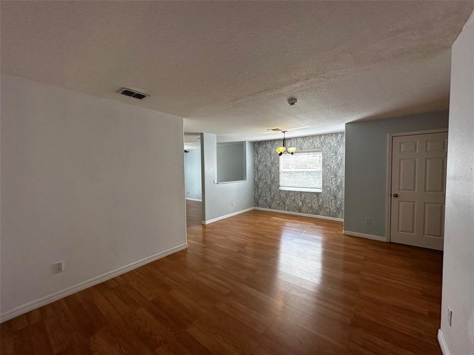 For Sale: $342,900 (3 beds, 2 baths, 1729 Square Feet)