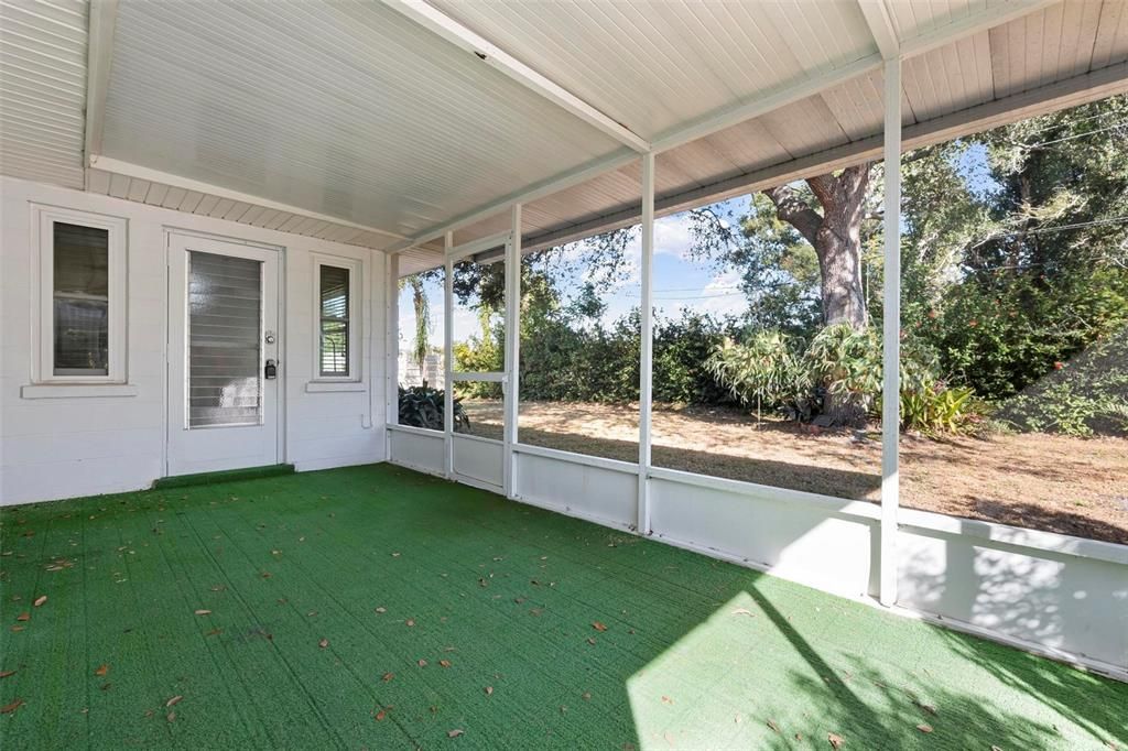 合同活跃: $250,000 (2 贝兹, 2 浴室, 1212 平方英尺)