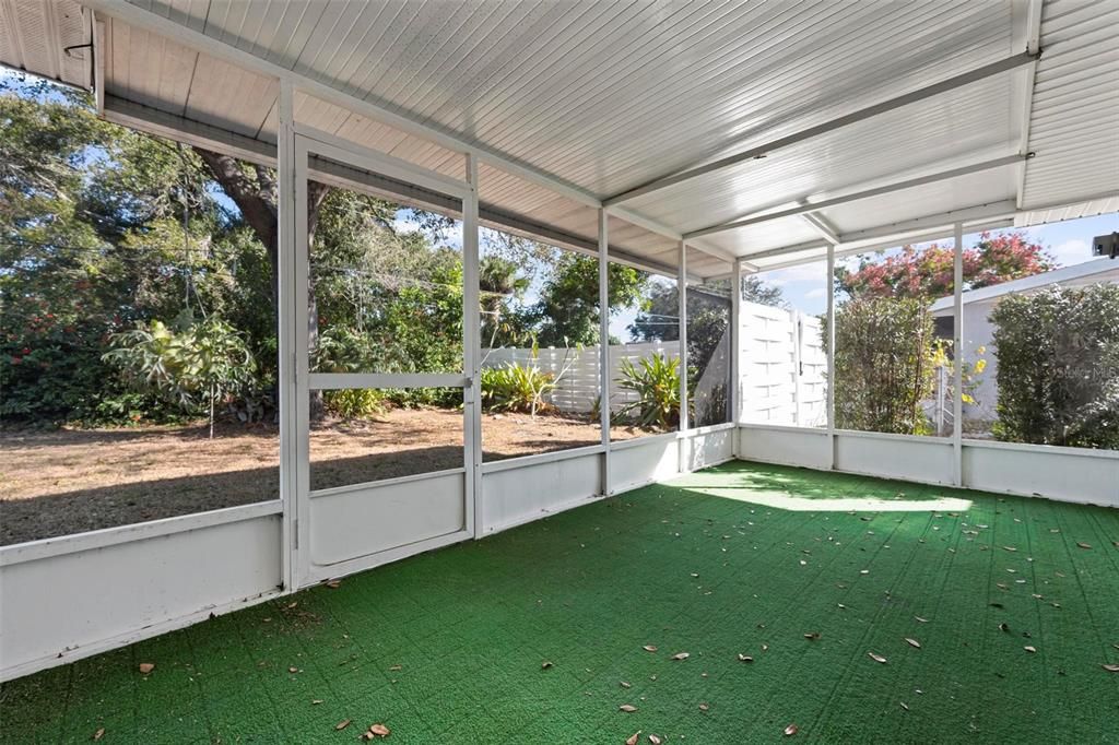 合同活跃: $250,000 (2 贝兹, 2 浴室, 1212 平方英尺)