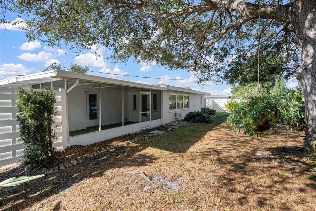 合同活跃: $250,000 (2 贝兹, 2 浴室, 1212 平方英尺)