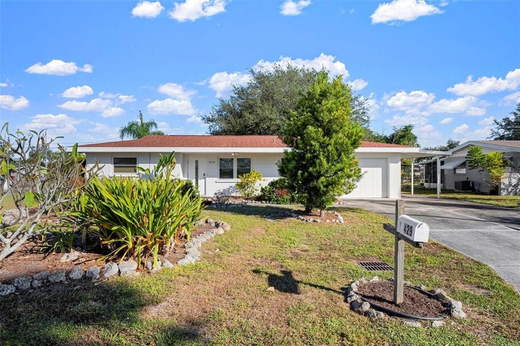 合同活跃: $250,000 (2 贝兹, 2 浴室, 1212 平方英尺)