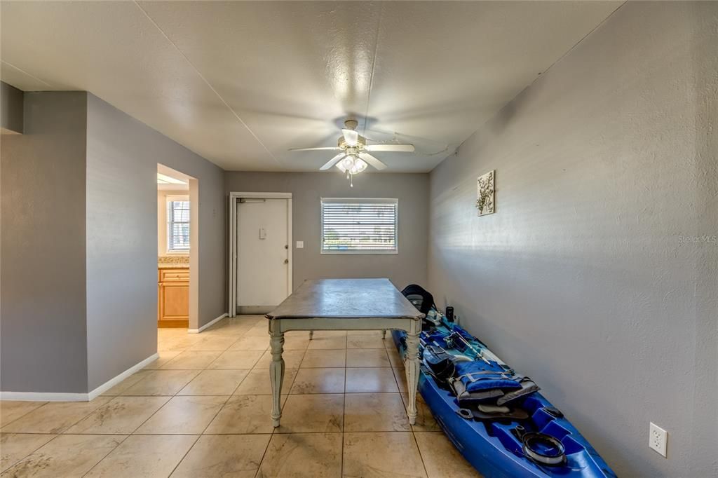 For Sale: $109,000 (2 beds, 1 baths, 930 Square Feet)