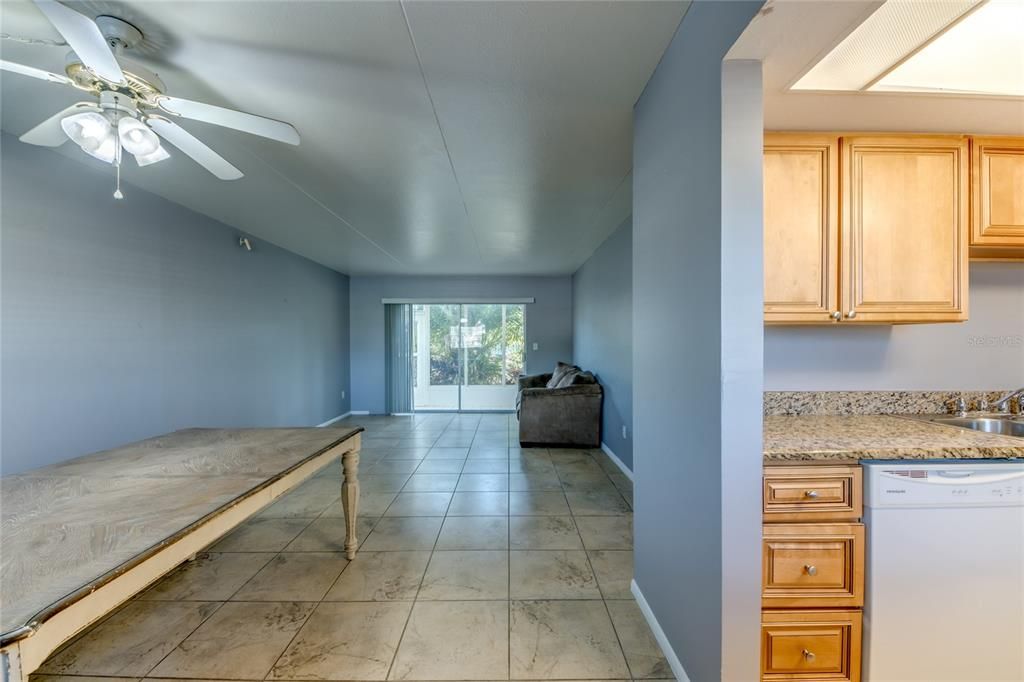 For Sale: $109,000 (2 beds, 1 baths, 930 Square Feet)