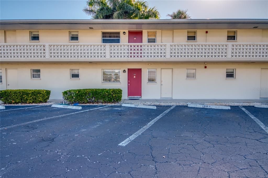 For Sale: $109,000 (2 beds, 1 baths, 930 Square Feet)