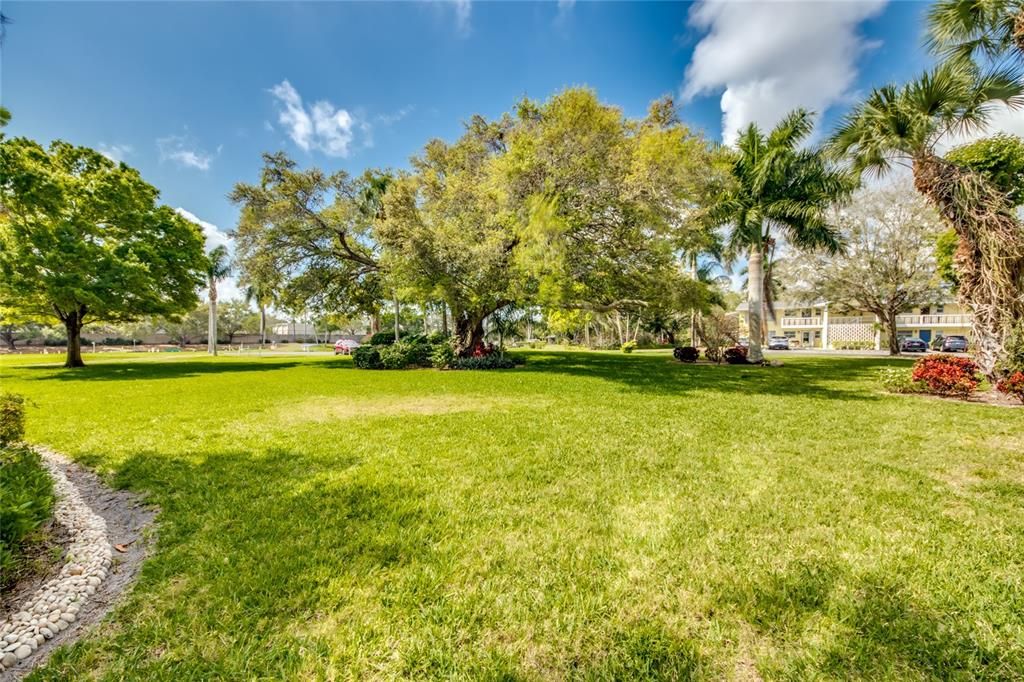 For Sale: $109,000 (2 beds, 1 baths, 930 Square Feet)