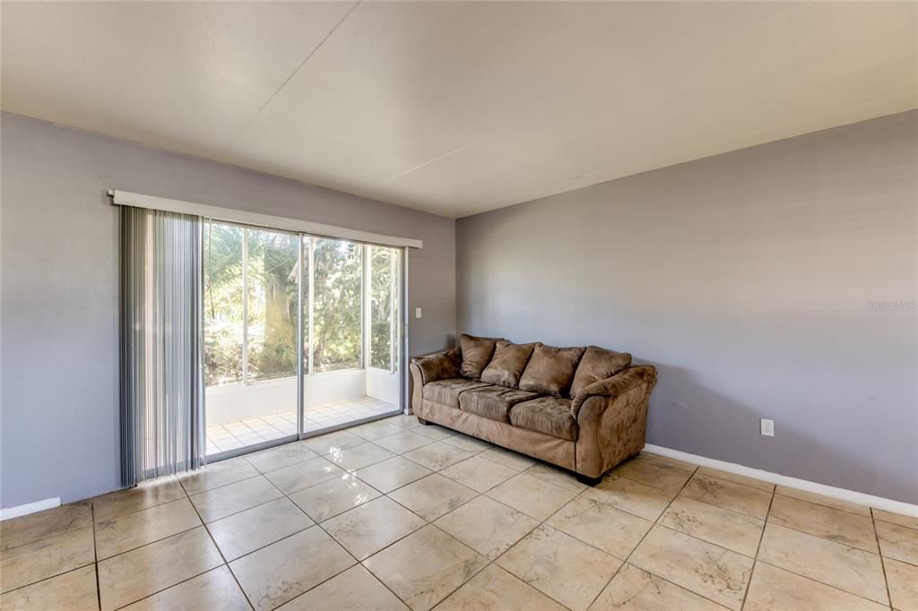 For Sale: $109,000 (2 beds, 1 baths, 930 Square Feet)