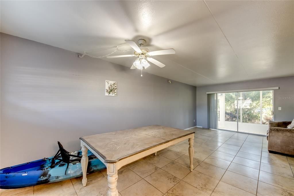 For Sale: $109,000 (2 beds, 1 baths, 930 Square Feet)