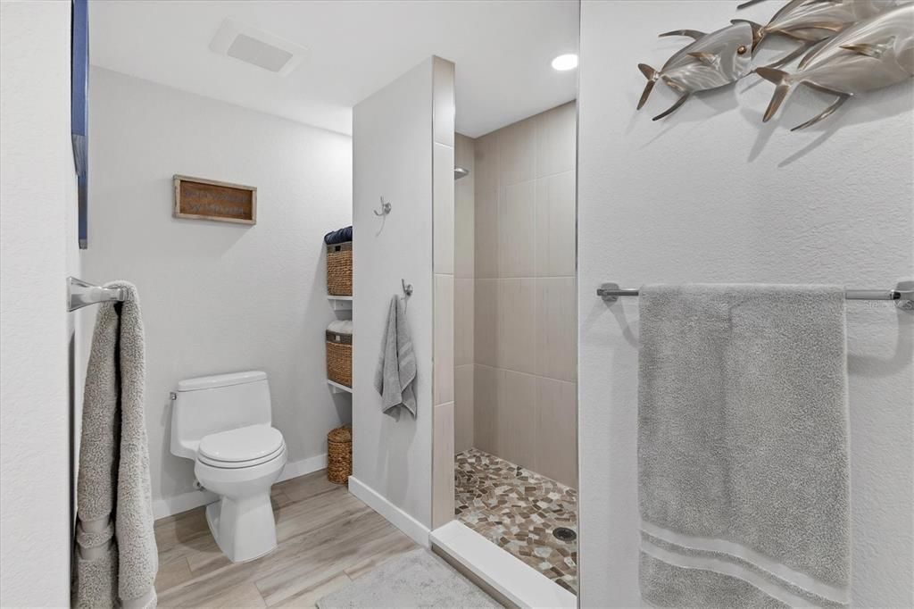 待售: $750,000 (2 贝兹, 2 浴室, 1581 平方英尺)