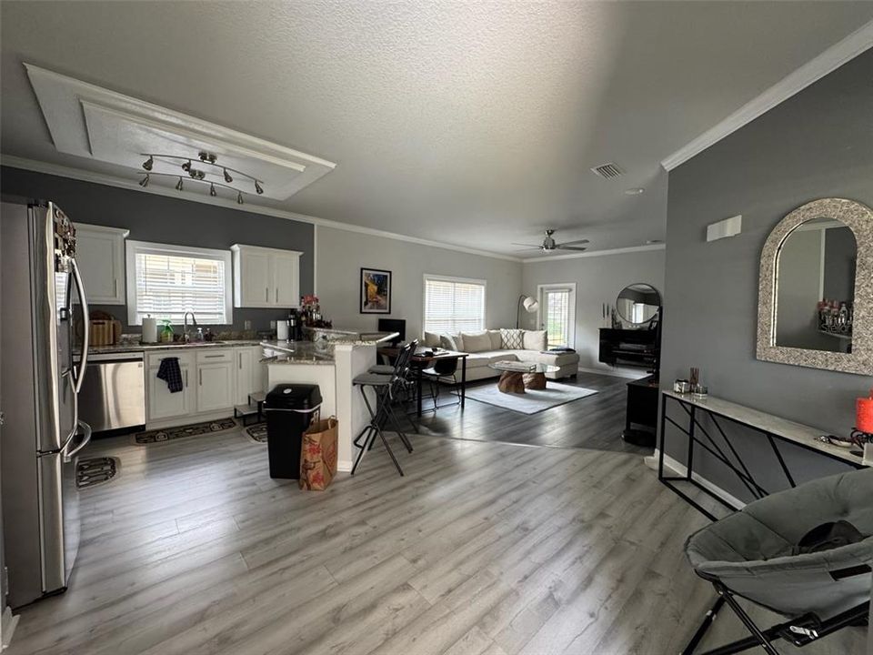 For Rent: $3,100 (3 beds, 2 baths, 1294 Square Feet)