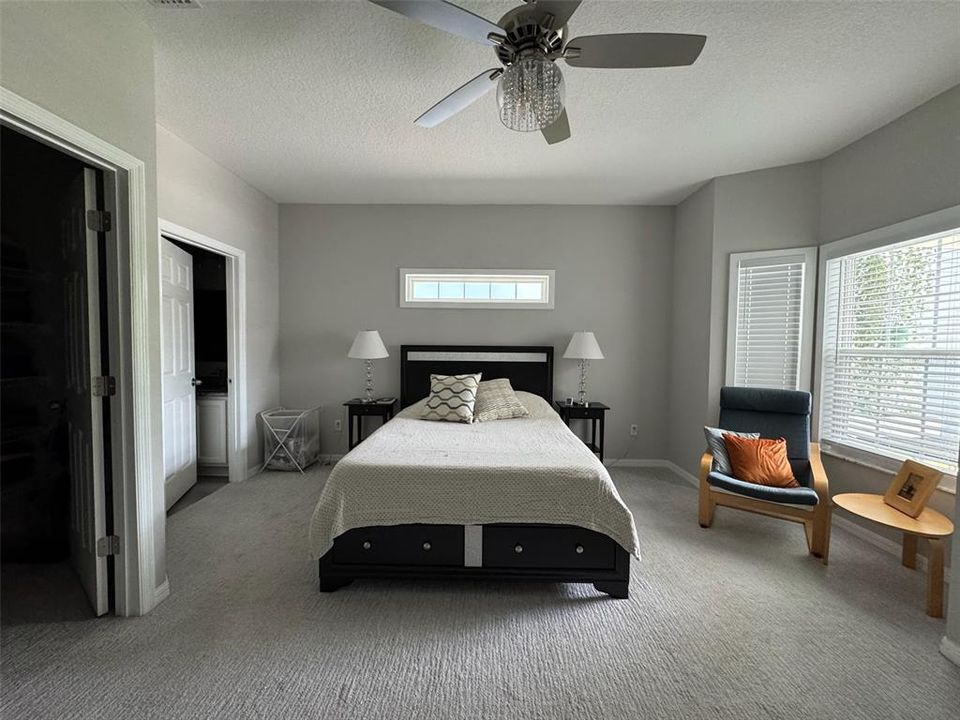 For Rent: $3,100 (3 beds, 2 baths, 1294 Square Feet)