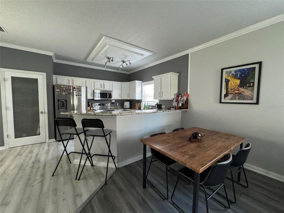 For Rent: $3,100 (3 beds, 2 baths, 1294 Square Feet)