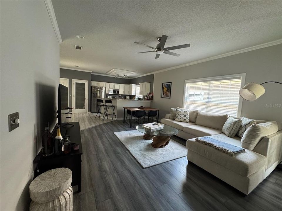 For Rent: $3,100 (3 beds, 2 baths, 1294 Square Feet)