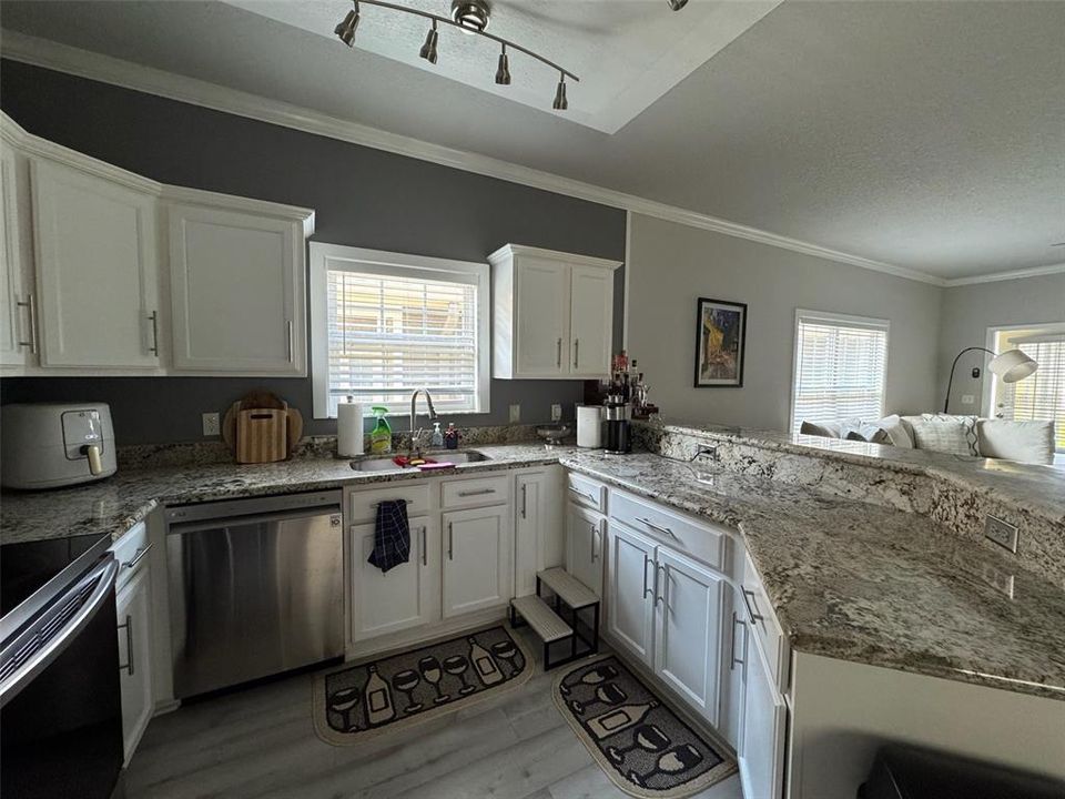 For Rent: $3,100 (3 beds, 2 baths, 1294 Square Feet)