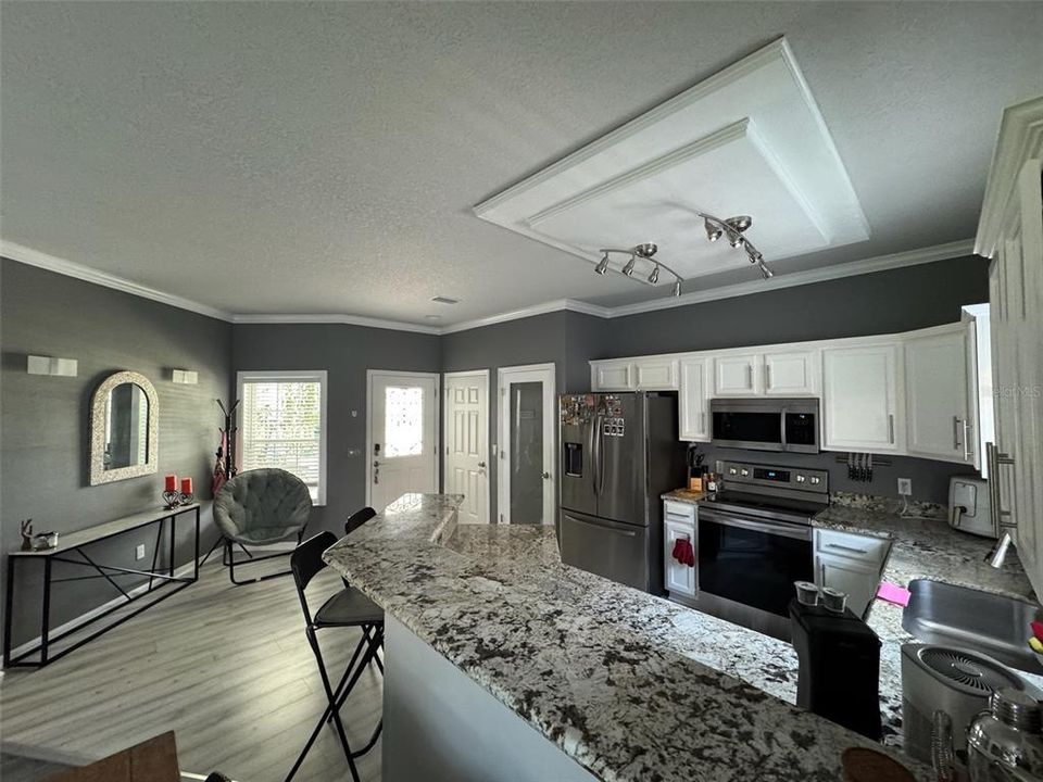 For Rent: $3,100 (3 beds, 2 baths, 1294 Square Feet)