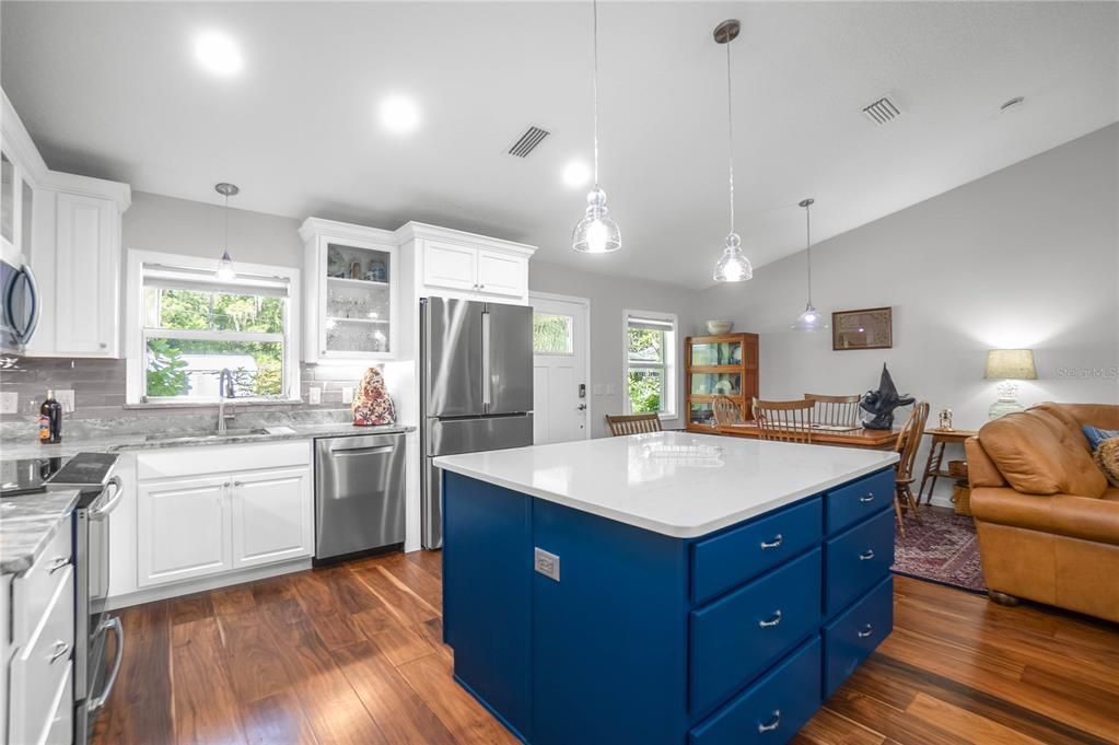 待售: $485,000 (2 贝兹, 2 浴室, 1623 平方英尺)