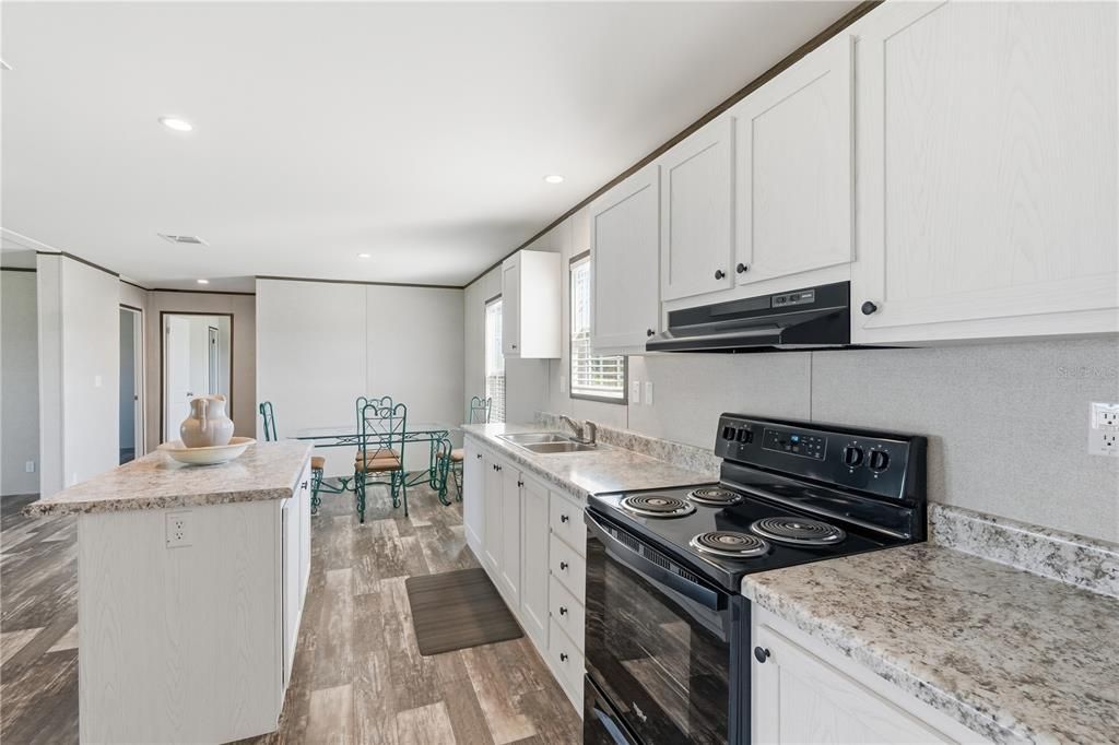 На продажу: $289,000 (3 спален, 2 ванн, 1568 Квадратных фут)