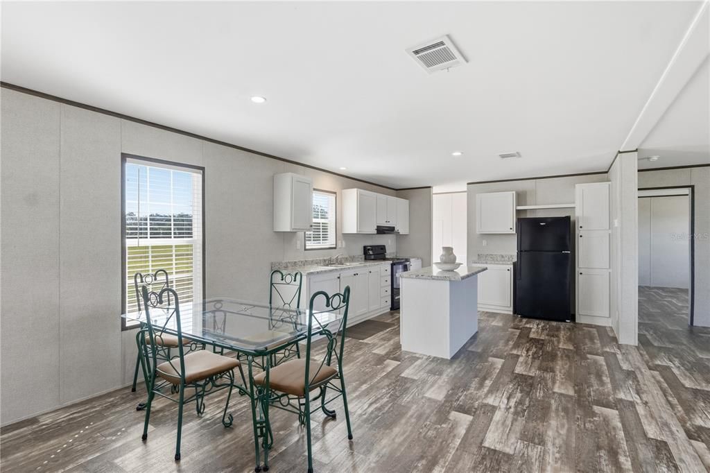 На продажу: $289,000 (3 спален, 2 ванн, 1568 Квадратных фут)