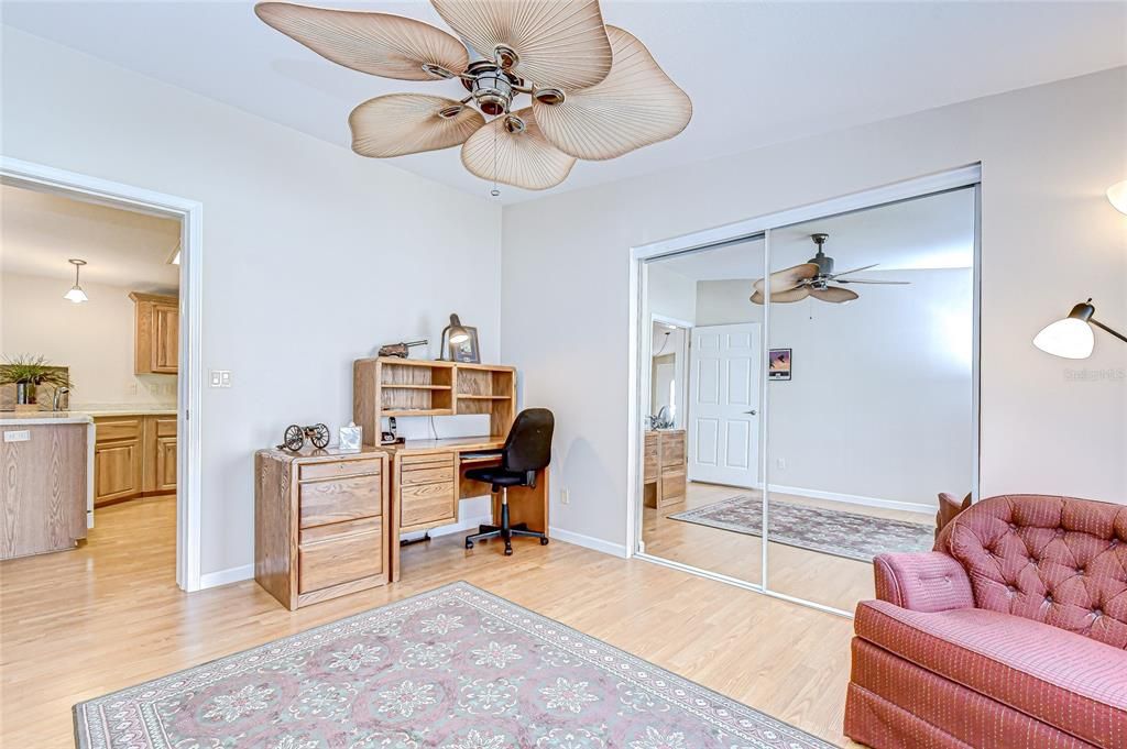 合同活跃: $219,000 (3 贝兹, 2 浴室, 1512 平方英尺)