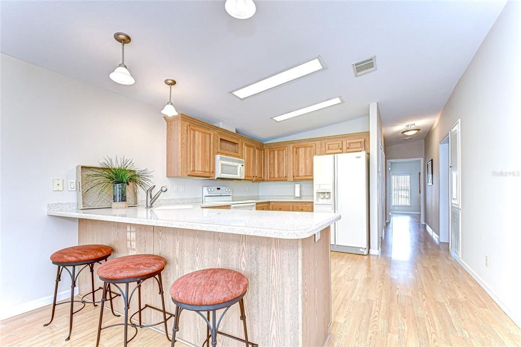 合同活跃: $219,000 (3 贝兹, 2 浴室, 1512 平方英尺)