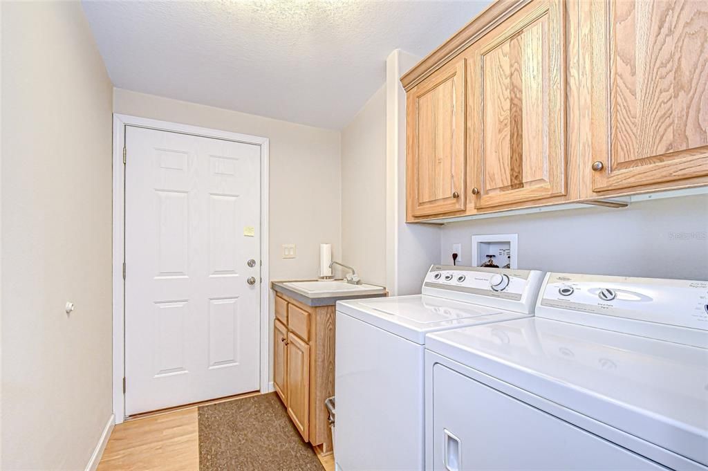 合同活跃: $219,000 (3 贝兹, 2 浴室, 1512 平方英尺)