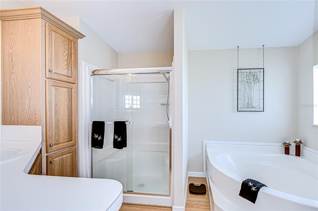 合同活跃: $219,000 (3 贝兹, 2 浴室, 1512 平方英尺)