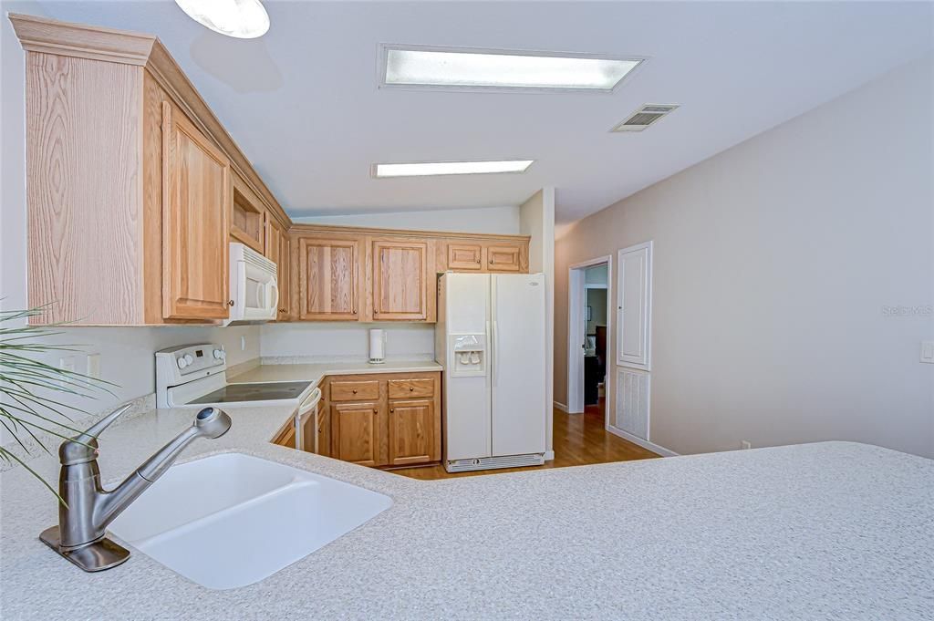 合同活跃: $219,000 (3 贝兹, 2 浴室, 1512 平方英尺)