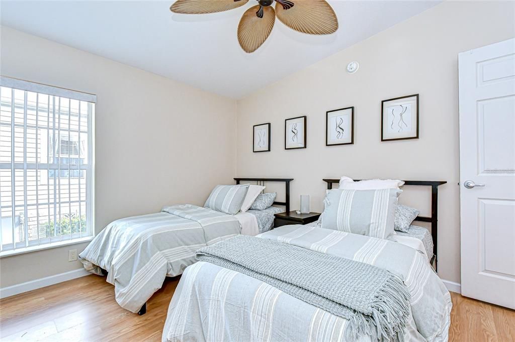 合同活跃: $219,000 (3 贝兹, 2 浴室, 1512 平方英尺)