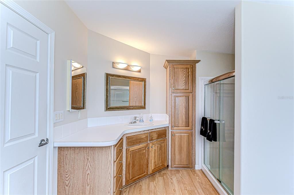 合同活跃: $219,000 (3 贝兹, 2 浴室, 1512 平方英尺)